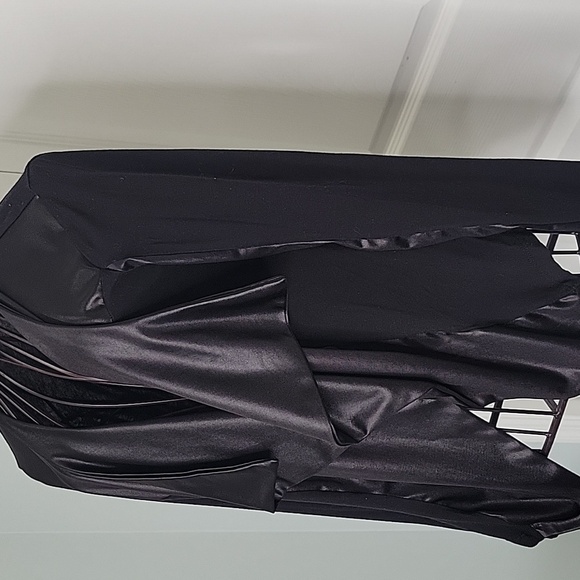 Elegant Black Women's Soft Blazer Size Medium (Fits Like a Small) - Picture 3 of 7